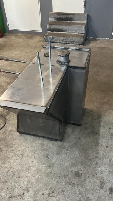 Zu sehen ist ein Kraftstofftank.